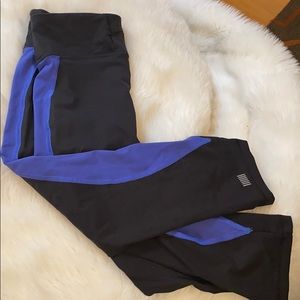 Cropped leggings workout; athletic wear